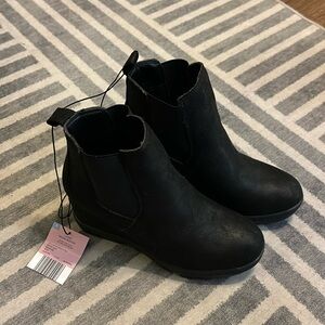 Serra Ladies Wedge Booties Black Shoes New with tags No Box